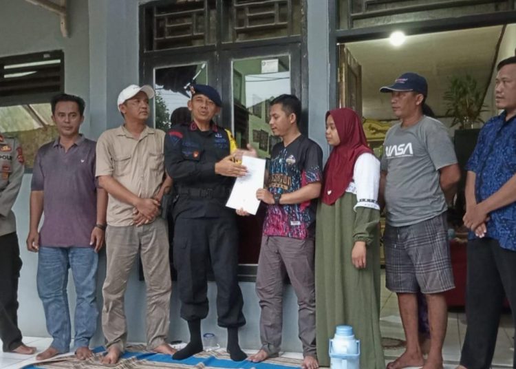 Viral Oknum Brimob Panggarangan Pukul Warga, Dansat Brimob Batalyon C Pelopor Satbrimobda Banten Akhirnya Meminta Maaf – Warga Berita 1 Viral Oknum Brimob Panggarangan Pukul Warga, Dansat Brimob Batalyon C Pelopor Satbrimobda Banten Akhirnya Meminta Maaf – Warga Berita