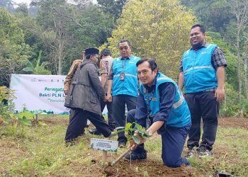 PLTU Banten 2 Labuan Tanam Kopi Bersama Eks Napiter di Puncak Gunung Karang – Warga Berita