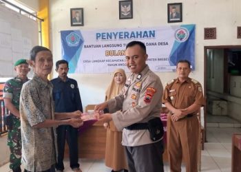 Polsek Bumiayu Dampingi Penyaluran BLT DD Desa Lengkap