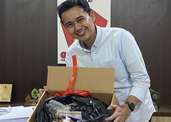 Ulang Tahun ke-32, Pimpinan Komisi B DPRD Kota Yogya Dapat Kando Sampah dari Warga » Warga Berita