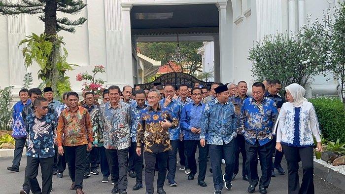 Bawa Pengurus PAN se-Indonesia Sowan ‘King Maker’ Jokowi, Zulhas: Beliau Owner PAN » Warga Berita 1 Bawa Pengurus PAN se-Indonesia Sowan ‘King Maker’ Jokowi, Zulhas: Beliau Owner PAN » Warga Berita