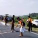 Diduga Sopir Ngantuk, Pikap Terperosok ke Parit di Galur Kulonprogo » Warga Berita