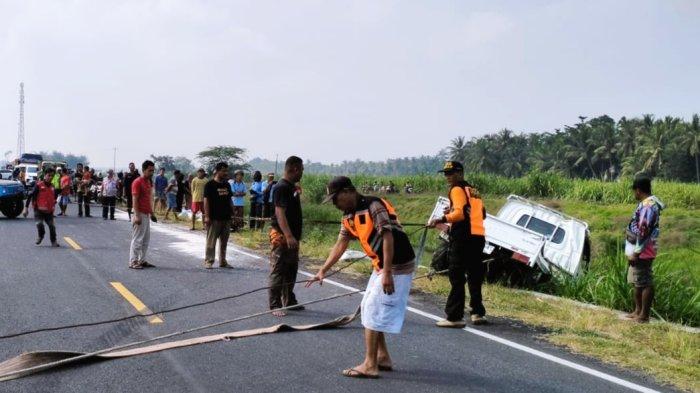 Diduga Sopir Ngantuk, Pikap Terperosok ke Parit di Galur Kulonprogo » Warga Berita 1 Diduga Sopir Ngantuk, Pikap Terperosok ke Parit di Galur Kulonprogo » Warga Berita