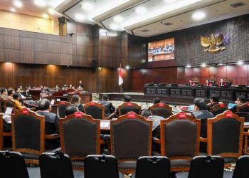 Pembahasan RUU MK Digelar Diam-diam, 3 Hakim Konstitusi Ini Dibidik untuk Ditendang dari MK » Warga Berita 8 Pembahasan RUU MK Digelar Diam-diam, 3 Hakim Konstitusi Ini Dibidik untuk Ditendang dari MK » Warga Berita