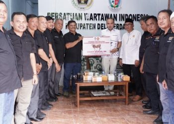 Ketua DPC Gerindra Deli Serdang Zakky Shahri Hibahkan 10 Ekor Sapi Kurban untuk PWI dan Elemen Masyarakat – Warga Berita