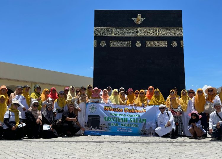Membangkitkan Semangat Wisata Religi Di Kalangan Ibu-ibu ‘Aisyiyah Kec. Salam Kab. Magelang 1 Membangkitkan Semangat Wisata Religi Di Kalangan Ibu-ibu ‘Aisyiyah Kec. Salam Kab. Magelang