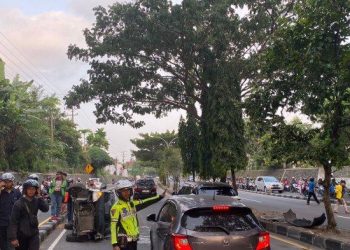 Pengemudi Nggak Fokus, Roda Gasak Median Jalan di Ringroad Utara Hingga Mobil Terguling » Warga Berita 5 Pengemudi Nggak Fokus, Roda Gasak Median Jalan di Ringroad Utara Hingga Mobil Terguling » Warga Berita