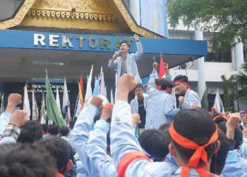 Pendapatan Tak Sebanding Beban » Warga Berita