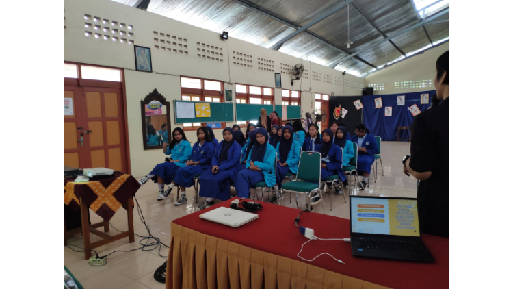 Mahasiswa MBKM FP UNS Bersama Solopos Gelar Workshop Videografi di SMP N 7 Surakarta – Universitas Sebelas Maret