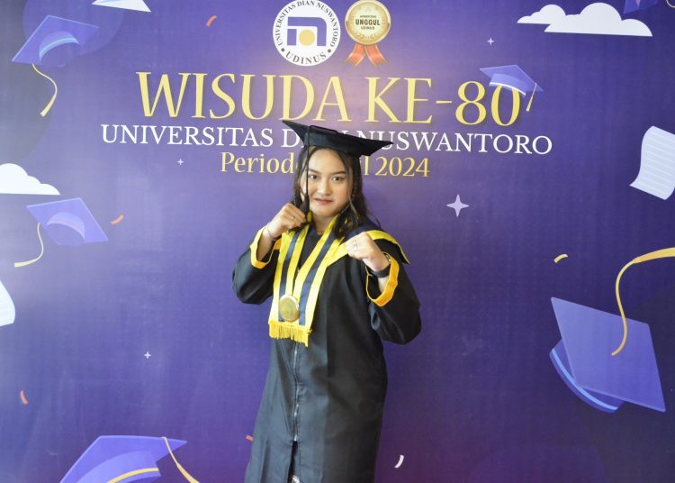 Wisudawati Universitas Dian Nuswantoro Mampu Lulus 3,5 Tahun..
