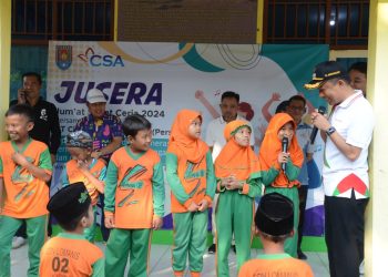 Kenalkan Pola Hidup Sehat, Pj Bupati Cilacap Ikuti Kegiatan JUSERA bersama Siswa SDN Lomanis 2