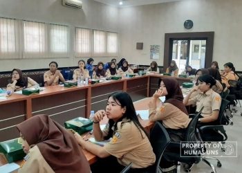 Grup Riset HKINES FK UNS Beri Pendidikan Reproduksi dan Deteksi Dini Kanker Payudara di SMP N 1 Surakarta – Universitas Sebelas Maret