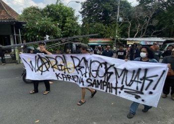 Bau Depo Sampah Pengok di Jogja Tercium Hingga 1 Km, Warung Soto dan Usaha Kost Terdampak » Warga Berita 2 Bau Depo Sampah Pengok di Jogja Tercium Hingga 1 Km, Warung Soto dan Usaha Kost Terdampak » Warga Berita