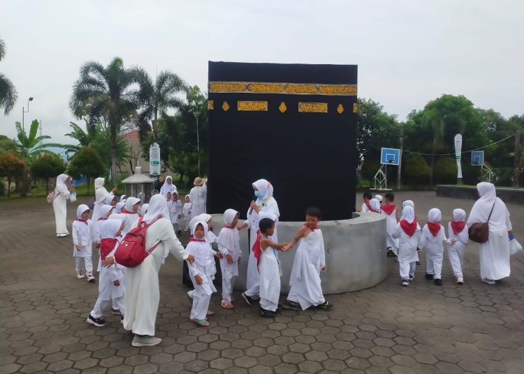 Manasik Haji PAUD Aisyiyah se-Kabupaten Pekalongan 1 Manasik Haji PAUD Aisyiyah se-Kabupaten Pekalongan