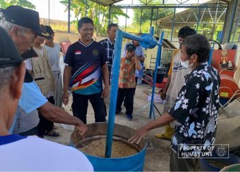 Miliki Banyak Manfaat, Tim MBKM UNS Melatih Petani di Desa Wangen, Klaten Membuat Asap Sekam Cair – Universitas Sebelas Maret