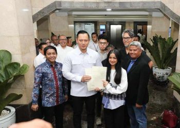 Menang Lawan Mafia Tanah, Nirina Zubir Akhirnya Terima 6 SHM yang Direbut Eks ART 3 Menang Lawan Mafia Tanah, Nirina Zubir Akhirnya Terima 6 SHM yang Direbut Eks ART