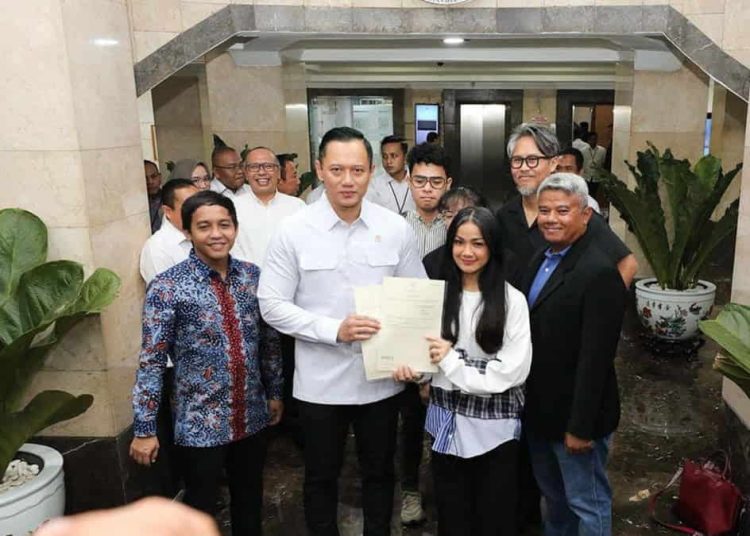 Menang Lawan Mafia Tanah, Nirina Zubir Akhirnya Terima 6 SHM yang Direbut Eks ART