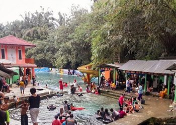 Menyegarkan Libur Lebaran di Pemandian Bah Silulu