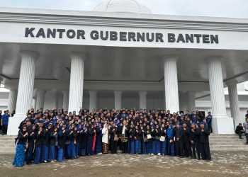 Pj Gubernur Banten Ungkap Alasan Upacara Hardiknas Pakai Pakaian Adat – Warga Berita