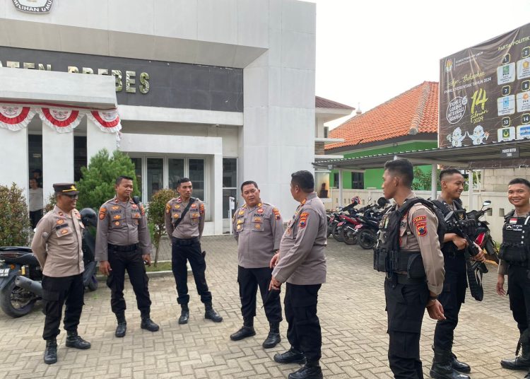 Polres Brebes Amankan Kegiatan Penetapan Caleg Terpilih Kabupaten Brebes PKPU 1 Polres Brebes Amankan Kegiatan Penetapan Caleg Terpilih Kabupaten Brebes PKPU