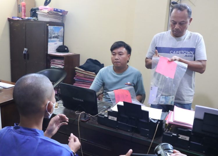 Sat Reskrim Polres Brebes Berhasil Tangkap Pencuri 2 HP dan Uang Jutaan Dari Toko Kosmetik 1 Sat Reskrim Polres Brebes Berhasil Tangkap Pencuri 2 HP dan Uang Jutaan Dari Toko Kosmetik