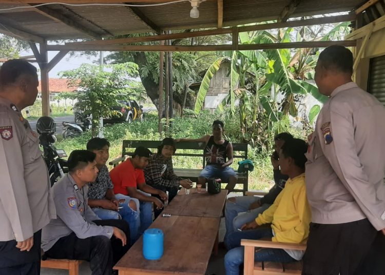 Polsek Ketanggungan Sosialisasikan Bahaya Narkoba Ke Warga, Ini Pesan Yang Diberikan 1 Polsek Ketanggungan Sosialisasikan Bahaya Narkoba Ke Warga, Ini Pesan Yang Diberikan