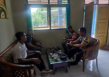 Sinergitas TNI-Polri Polsek Tonjong Gelar Patroli Sambang Tokoh Masyarakat Dengan Babinsa