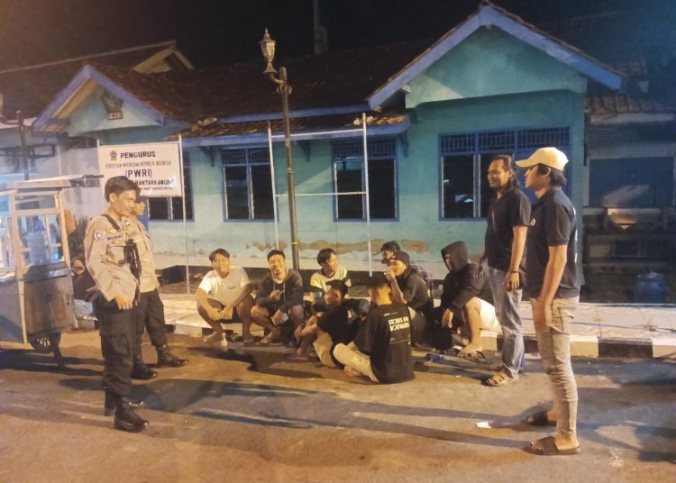Antisipasi Kejahatan Jalanan Malam Minggu, Polsek bantarkawung Intensif Patroli Wilayah Rawan Dan Binluh Kepada Pemuda 1 Antisipasi Kejahatan Jalanan Malam Minggu, Polsek bantarkawung Intensif Patroli Wilayah Rawan Dan Binluh Kepada Pemuda