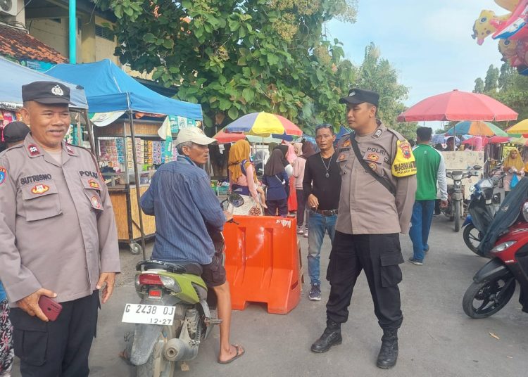 Berikan Rasa Aman Kepada Pengunjung, Polsek Brebes Pengamanan Dan Monitoring Pasar Saporete