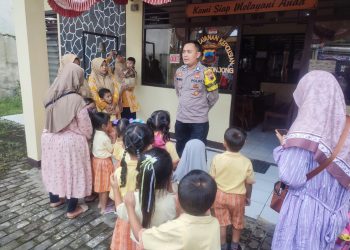 Polisi Sahabat Anak, Polsek Tonjong Terima Kunjungan Paud Kelompok Bermain (KB)