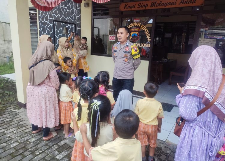 Polisi Sahabat Anak, Polsek Tonjong Terima Kunjungan Paud Kelompok Bermain (KB) 1 Polisi Sahabat Anak, Polsek Tonjong Terima Kunjungan Paud Kelompok Bermain (KB)