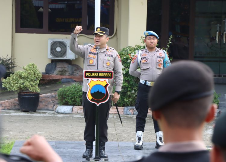 Pimpin Apel Pagi, Kapolres Brebes Ajak Anggota Selalu Menjaga Kesehatan