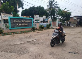 Masyarakat Desak Pemkot Segera Perbaiki Jalan Rusak di Cibeber-Cilegon – Warga Berita 2 Masyarakat Desak Pemkot Segera Perbaiki Jalan Rusak di Cibeber-Cilegon – Warga Berita