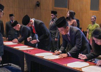 Kanwil Kemenkumham Banten Ambil Sumpah 9 Warga Negara Asing Jadi Warga Negara Indonesia – Warga Berita 10 Kanwil Kemenkumham Banten Ambil Sumpah 9 Warga Negara Asing Jadi Warga Negara Indonesia – Warga Berita