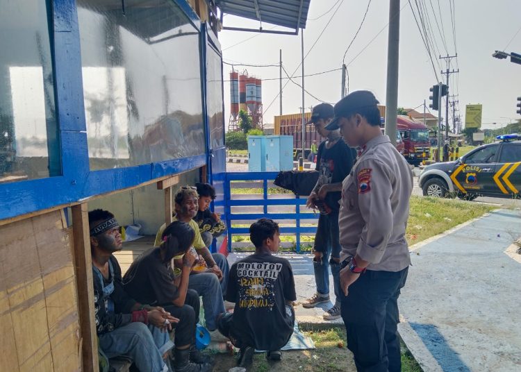 Cegah Kejahatan Jalanan, Polsek Wanasari Berikan Pembianan Dan Himbau Anak Punk 1 Cegah Kejahatan Jalanan, Polsek Wanasari Berikan Pembianan Dan Himbau Anak Punk