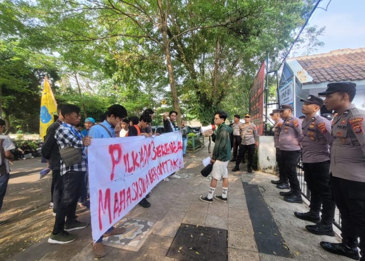 Beredar Rekomendasi Surat ‘Sakti’ DPRD, Puluhan Mahasiswa Geruduk KPU Lebak – Warga Berita