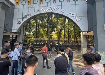 Aksi Unjuk Rasa Depan Kantor Gubernur Sulsel Tolak Prof Zudan Sebagai PJ Gubernur Sulsel – Warga Berita