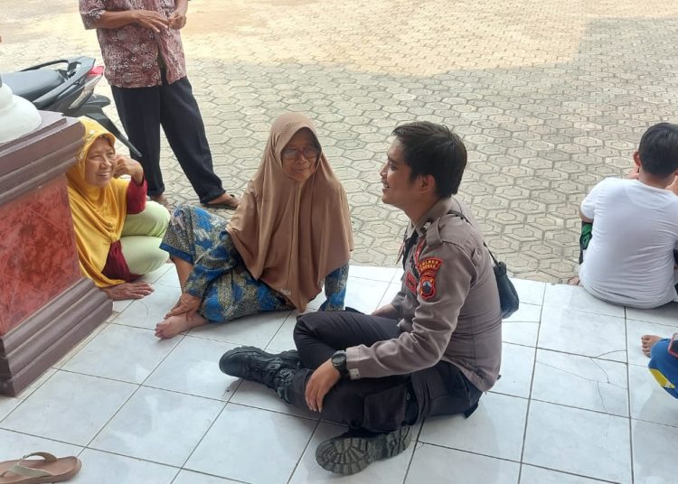 Patroli Polsek Banjarharjo Sambang Warga, Ini Pesan Briptu Nizar 1 Patroli Polsek Banjarharjo Sambang Warga, Ini Pesan Briptu Nizar