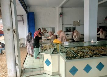 Sambangi Toko Emas, Patroli Polsek Salem Sampaikan Himbauan Kamtibmas
