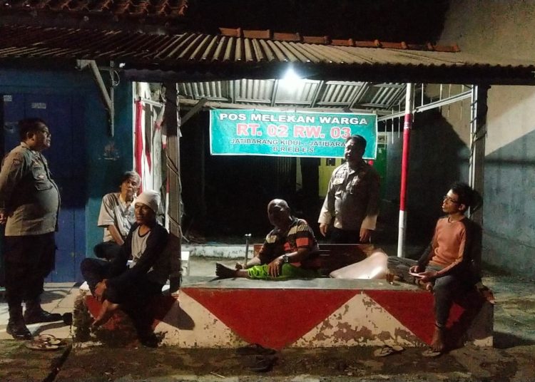 Sambang Pos Melekan Warga, ini Pesan Patroli Polsek Jatibarang 1 Sambang Pos Melekan Warga, ini Pesan Patroli Polsek Jatibarang