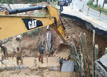 Jalan Menuju ‘Negeri di Atas Awan’ di Lebak Ambrol, DPUPR Banten Gercep Turunkan Alat Berat – Warga Berita