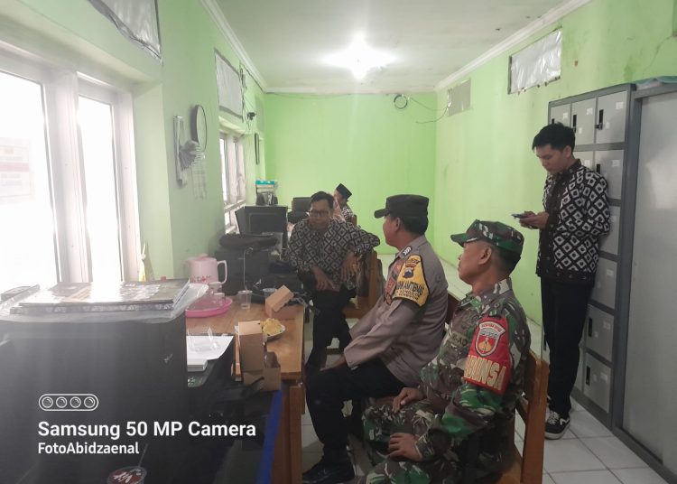 Sinergitas TNI-Polri, Bhabinakamtibmas Polsek Songgom Sambang Tokoh Masyarakat Dengan Babinsa 1 Sinergitas TNI-Polri, Bhabinakamtibmas Polsek Songgom Sambang Tokoh Masyarakat Dengan Babinsa
