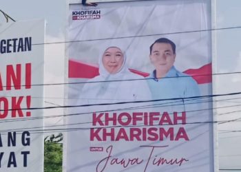 Baliho Khofifah – Kharisma Bertebaran di Jatim, Aspirasi Kader dan Relawan Pilpres 2024 – Warga Berita