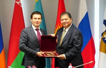 Airlangga Hartarto Raih ‘Medal For Contribution to Internasional Cooperation’ dari Pemerintah Rusia