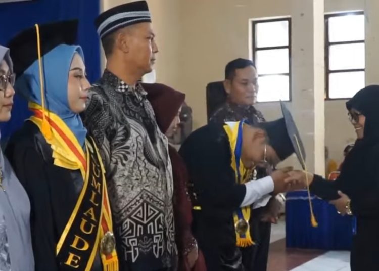 Lulusan UYR Diminta Bisa Berkecimpung di Bisnis Startup