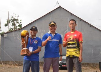 Pj. Bupati Buka Turnamen Bola Voli Perseduluran Antar RW Mertasinga