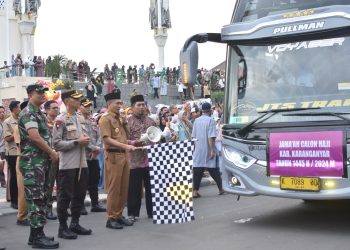 Kabupaten Karanganyar | Pj. Bupati Melepas Keberangkatan Jama’ah Calon Haji Karanganyar Kloter 88 |