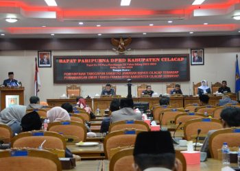 Pj Bupati Cilacap Tanggapi Pendapat Fraksi DPRD tentang Raperda Pertanggungjawaban APBD TA 2023