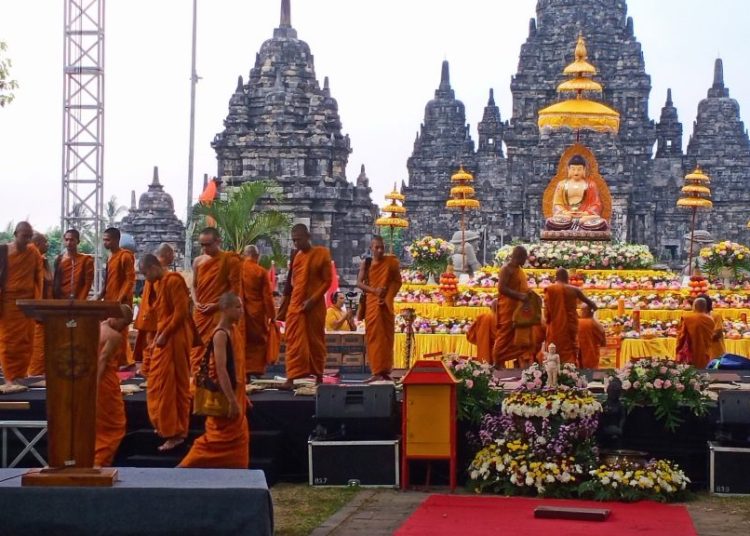 4.000 Umat Budha Ikuti Peringatan Waisak di Candi Sewu Klaten 1 4.000 Umat Budha Ikuti Peringatan Waisak di Candi Sewu Klaten