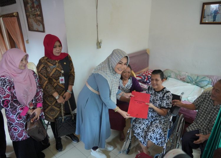 Temui Puput TKW yang Kritis di Dubai, Bupati Klaten Beri Bantuan Rp 10 Juta